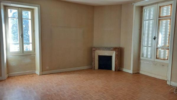 Maison à vendre à Vic-sur-Cère dans le Cantal (15800), ref : MG/2386