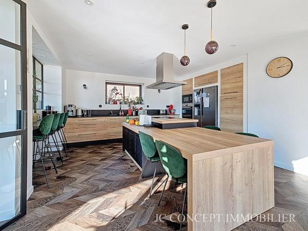 Maison en pierre au calme avec piscine