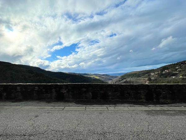 ROCHETAILLÉE (42100 ) Saint-Étienne TERRAIN constructible de 600 m2