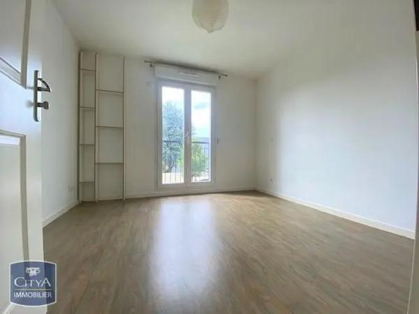Appartement à louer 2 pièces 46.79m² Villecresnes (94440)