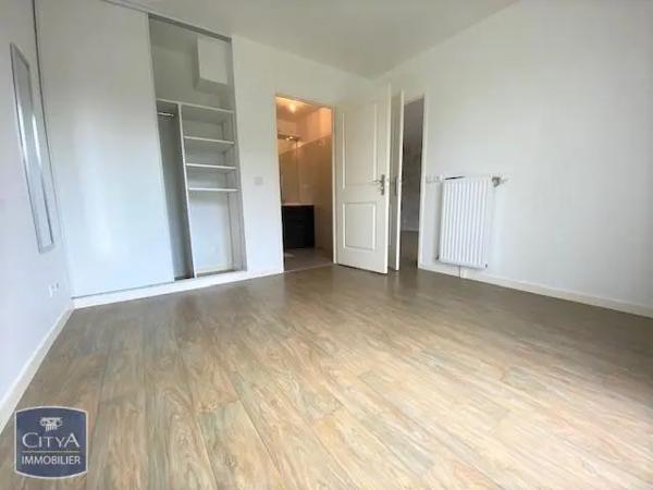 Appartement à louer 2 pièces 46.79m² Villecresnes (94440)
