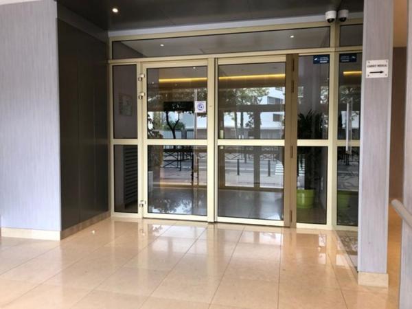 Appartement 2 pièces avec vue dégagée et balcon-Courbevoie Centre