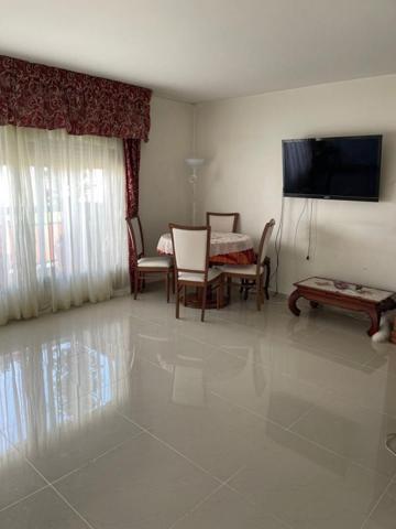 Appartement 2 pièces avec vue dégagée et balcon-Courbevoie Centre