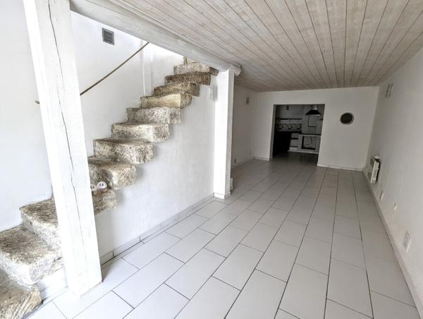 Maison de village T4 rénovée avec terrasse