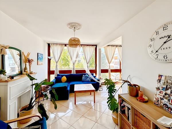 Appartement Fontenay Le Fleury 3 pièce(s) 66 m2