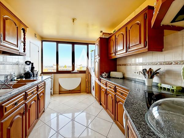 Appartement Fontenay Le Fleury 3 pièce(s) 66 m2