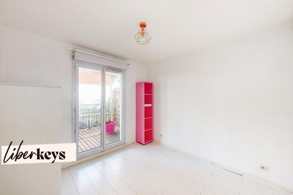 Appartement récent F4 85m² Terrasse + balcon + parking Bondy proche gare