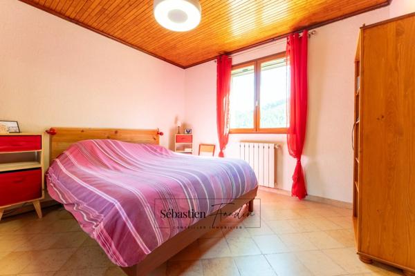 Maison à vendre 8 pièces AUBAGNE (13) - 168 m² - 2 logements - 65 m² garages en sous-sol - cave - 2 garages extérieurs - piscinable