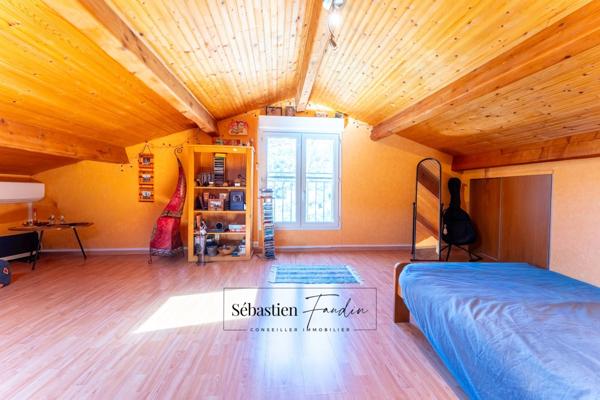 Maison à vendre 8 pièces AUBAGNE (13) - 168 m² - 2 logements - 65 m² garages en sous-sol - cave - 2 garages extérieurs - piscinable