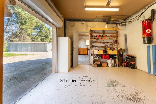 Maison à vendre 8 pièces AUBAGNE (13) - 168 m² - 2 logements - 65 m² garages en sous-sol - cave - 2 garages extérieurs - piscinable