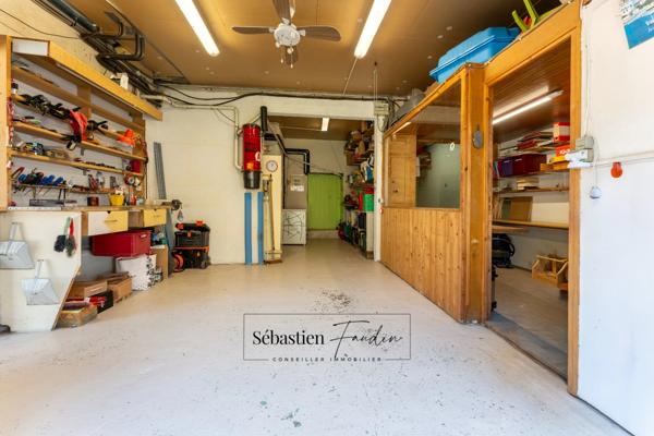 Maison à vendre 8 pièces AUBAGNE (13) - 168 m² - 2 logements - 65 m² garages en sous-sol - cave - 2 garages extérieurs - piscinable