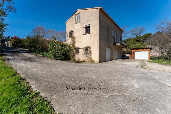 Maison à vendre 8 pièces AUBAGNE (13) - 168 m² - 2 logements - 65 m² garages en sous-sol - cave - 2 garages extérieurs - piscinable