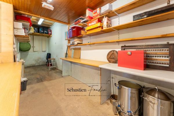 Maison à vendre 8 pièces AUBAGNE (13) - 168 m² - 2 logements - 65 m² garages en sous-sol - cave - 2 garages extérieurs - piscinable