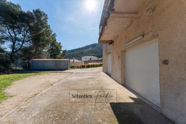 Maison à vendre 8 pièces AUBAGNE (13) - 168 m² - 2 logements - 65 m² garages en sous-sol - cave - 2 garages extérieurs - piscinable