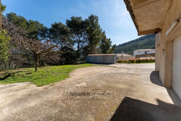 Maison à vendre 8 pièces AUBAGNE (13) - 168 m² - 2 logements - 65 m² garages en sous-sol - cave - 2 garages extérieurs - piscinable