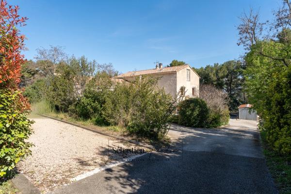 Maison à vendre 8 pièces AUBAGNE (13) - 168 m² - 2 logements - 65 m² garages en sous-sol - cave - 2 garages extérieurs - piscinable