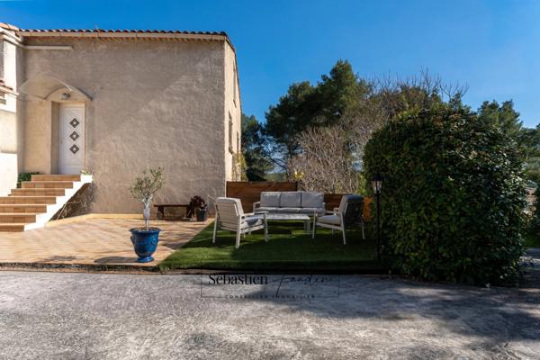 Maison à vendre 8 pièces AUBAGNE (13) - 168 m² - 2 logements - 65 m² garages en sous-sol - cave - 2 garages extérieurs - piscinable