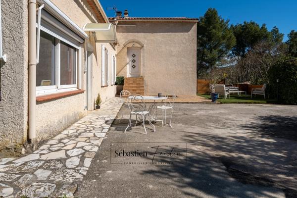 Maison à vendre 8 pièces AUBAGNE (13) - 168 m² - 2 logements - 65 m² garages en sous-sol - cave - 2 garages extérieurs - piscinable