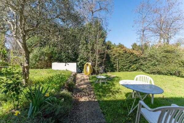 Maison à vendre 8 pièces AUBAGNE (13) - 168 m² - 2 logements - 65 m² garages en sous-sol - cave - 2 garages extérieurs - piscinable
