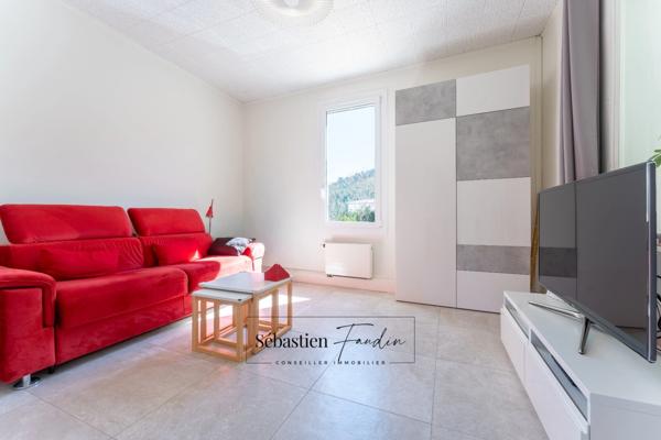Maison à vendre 8 pièces AUBAGNE (13) - 168 m² - 2 logements - 65 m² garages en sous-sol - cave - 2 garages extérieurs - piscinable