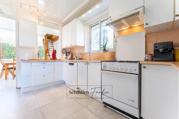 Maison à vendre 8 pièces AUBAGNE (13) - 168 m² - 2 logements - 65 m² garages en sous-sol - cave - 2 garages extérieurs - piscinable