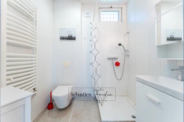 Maison à vendre 8 pièces AUBAGNE (13) - 168 m² - 2 logements - 65 m² garages en sous-sol - cave - 2 garages extérieurs - piscinable