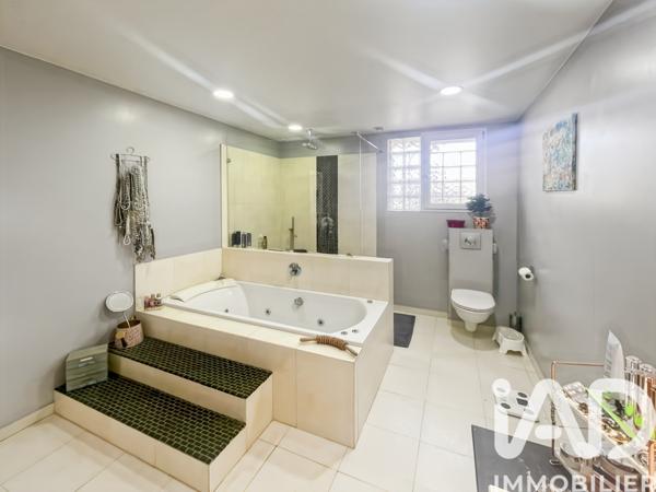 Maison à vendre 5 pièces 178 m² La Fare-les-Oliviers