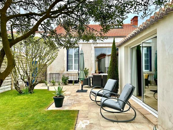 Maison - 7 pièces 140m2 - La Rochelle €699 000 ** - Référence JH588D5
