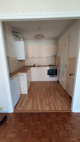 Commerces et services à proximité pour cet appartement d'une chambre, une place de parking et une cave