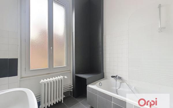 Appartement à louer    2 pièces • 78 m2 Montluçon