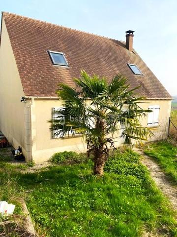 TRAVAUX A PREVOIR !!
Edifié sur 750 m2 de terrain venez découvrir ce pavillon individuelle disposant dun séjour salle a manger sur une cuisine ouverte, quatre chambres, une salle d'eau, des water-closets, une terrasse et un abri jardin.

SECTEUR CALME !!