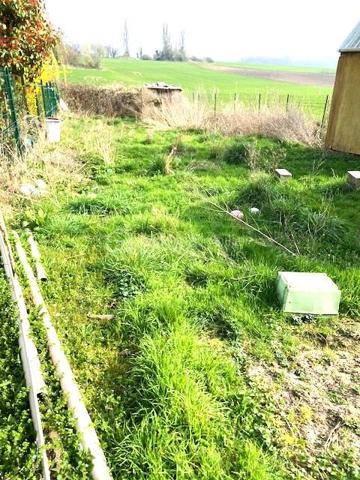 TRAVAUX A PREVOIR !!
Edifié sur 750 m2 de terrain venez découvrir ce pavillon individuelle disposant dun séjour salle a manger sur une cuisine ouverte, quatre chambres, une salle d'eau, des water-closets, une terrasse et un abri jardin.

SECTEUR CALME !!
