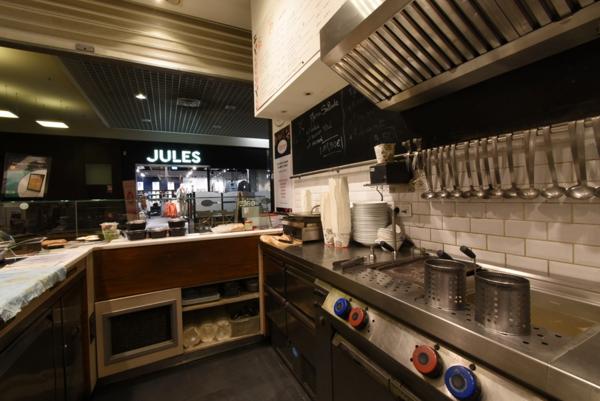 Fonds de commerce à vendre proche de STRASBOURG Sud (67) : RESTAURANT RAPIDE - RECETTES ITALIENNES_ 80 m2 - EMPLACEMENT N° 1 - GALERIE COMMERCIALE HYPER - Parking gratuit.