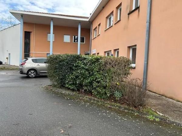 Local professionnel à vendre 850m²