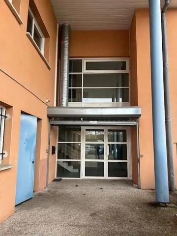 Local professionnel à vendre 850m²