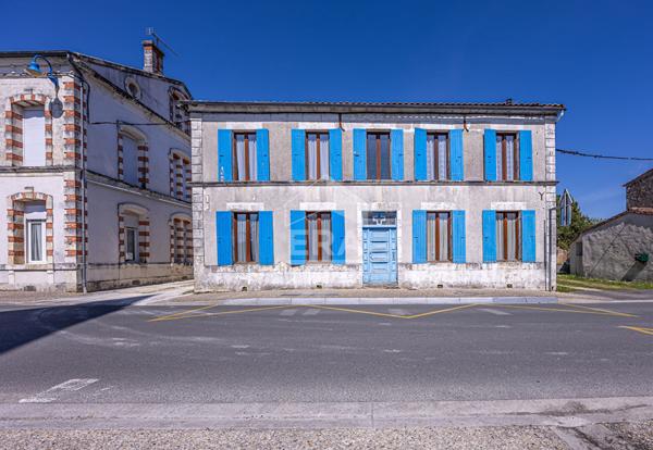 ETAULES - Maison ancienne à rénover - Vaste terrain constructible, coeur de ville