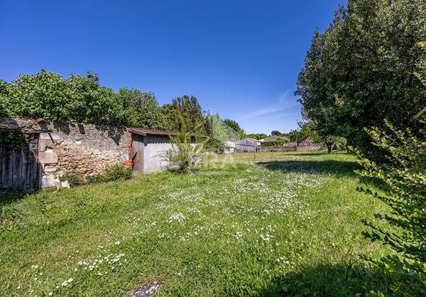 ETAULES - Maison ancienne à rénover - Vaste terrain constructible, coeur de ville