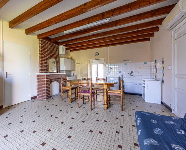 ETAULES - Maison ancienne à rénover - Vaste terrain constructible, coeur de ville