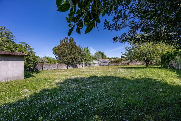 ETAULES - Maison ancienne à rénover - Vaste terrain constructible, coeur de ville
