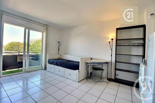 Appartement F1 à vendre  1 pièce - 26 m 2   LIVRY GARGAN  - 93