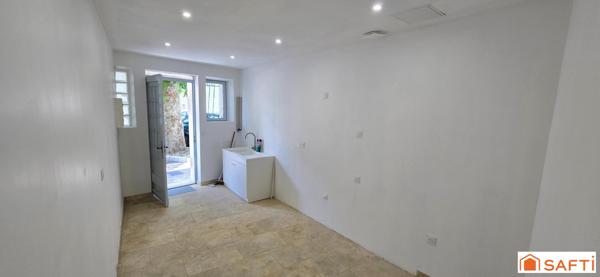 Maison rénovée, Trois chambres et deux terrasses.