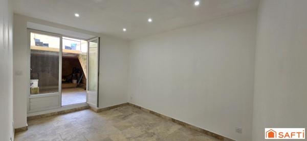 Maison rénovée, Trois chambres et deux terrasses.