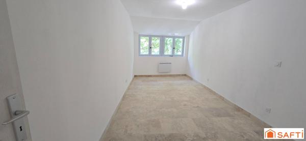 Maison rénovée, Trois chambres et deux terrasses.