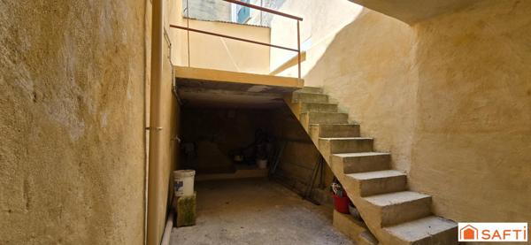 Maison rénovée, Trois chambres et deux terrasses.