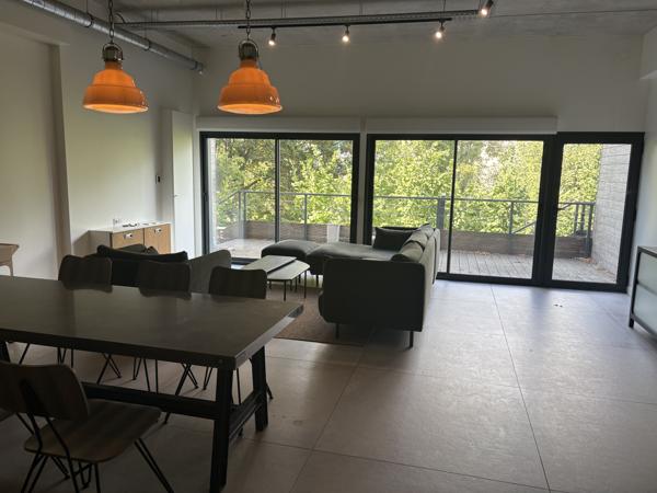 Loft
         3 pièces
        - 102 m² Bien prestige 745 000 € *