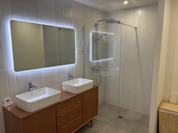 Loft
         3 pièces
        - 102 m² Bien prestige 745 000 € *