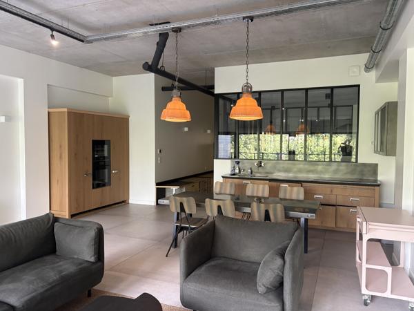 Loft
         3 pièces
        - 102 m² Bien prestige 745 000 € *