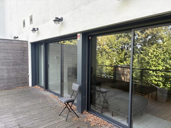 Loft
         3 pièces
        - 102 m² Bien prestige 745 000 € *