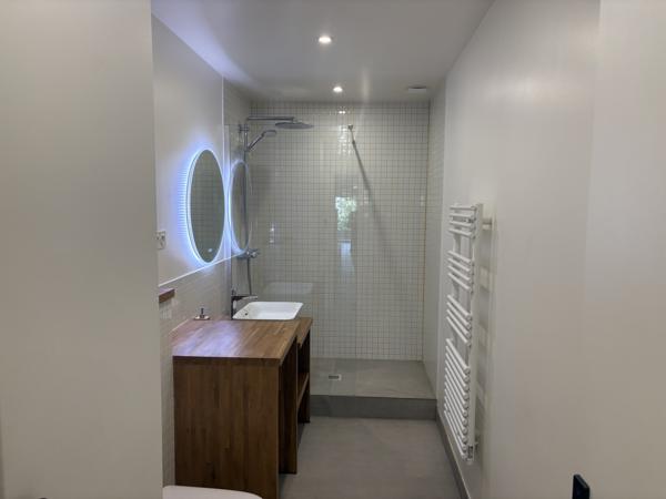 Loft
         3 pièces
        - 102 m² Bien prestige 745 000 € *