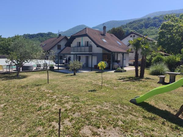 Maison rénovée avec goût,140 m² sur terrain 960 m².